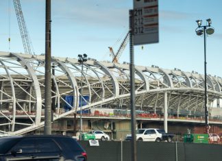American Airlines unveiled as inaugural sponsor of LA stadium