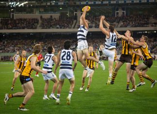 AFL extends Foxtel and Telstra broadcast deal to 2024