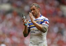 Rugby league icon Jamie Peacock unveils mental wellbeing programme Jamie Peacock claps Leeds Rhinos fans