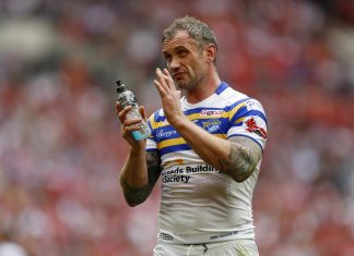 Rugby league icon Jamie Peacock unveils mental wellbeing programme Jamie Peacock claps Leeds Rhinos fans