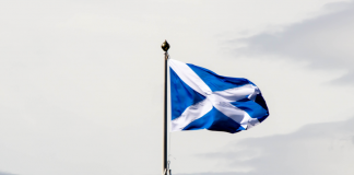Alex McLeish helps problem gamblers in Glasgow with GamCare