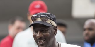 Michael Jordan in “serious talks” to sell Hornets majority stake