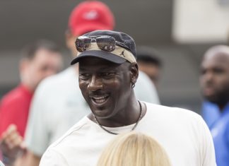 Michael Jordan in “serious talks” to sell Hornets majority stake