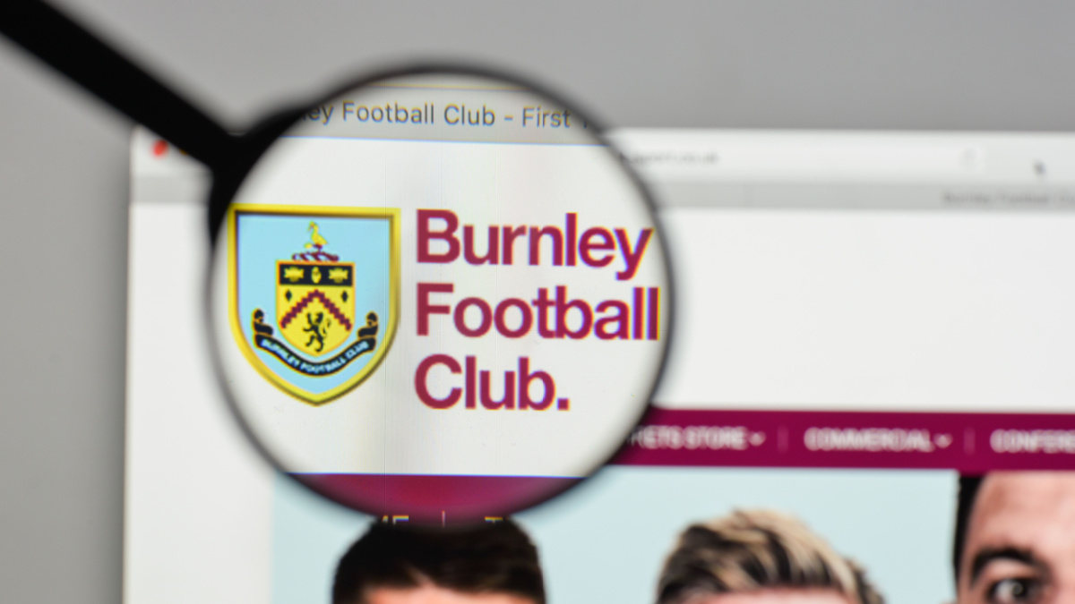 Burnley signs W88 as kit sponsor for Premier League return - Insider Sport