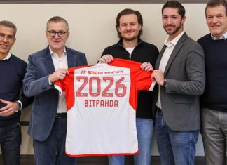 Bayern Munich announces multi-year partnership with Bitpanda Bayern Munich and Bitpanda employees holding up football shirt