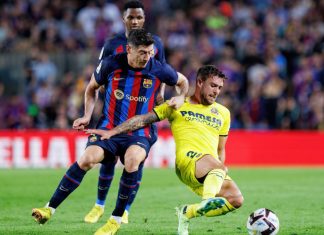 Telefónica re-purchases La Liga rights for €1.2bn Two La Liga football players battling for the ball.