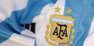 Argentina’s football teams signs deal with American Express Argentina football team crest on its kit.