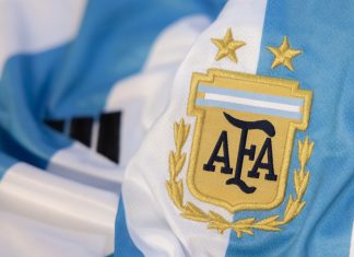 Argentina’s football teams signs deal with American Express Argentina football team crest on its kit.