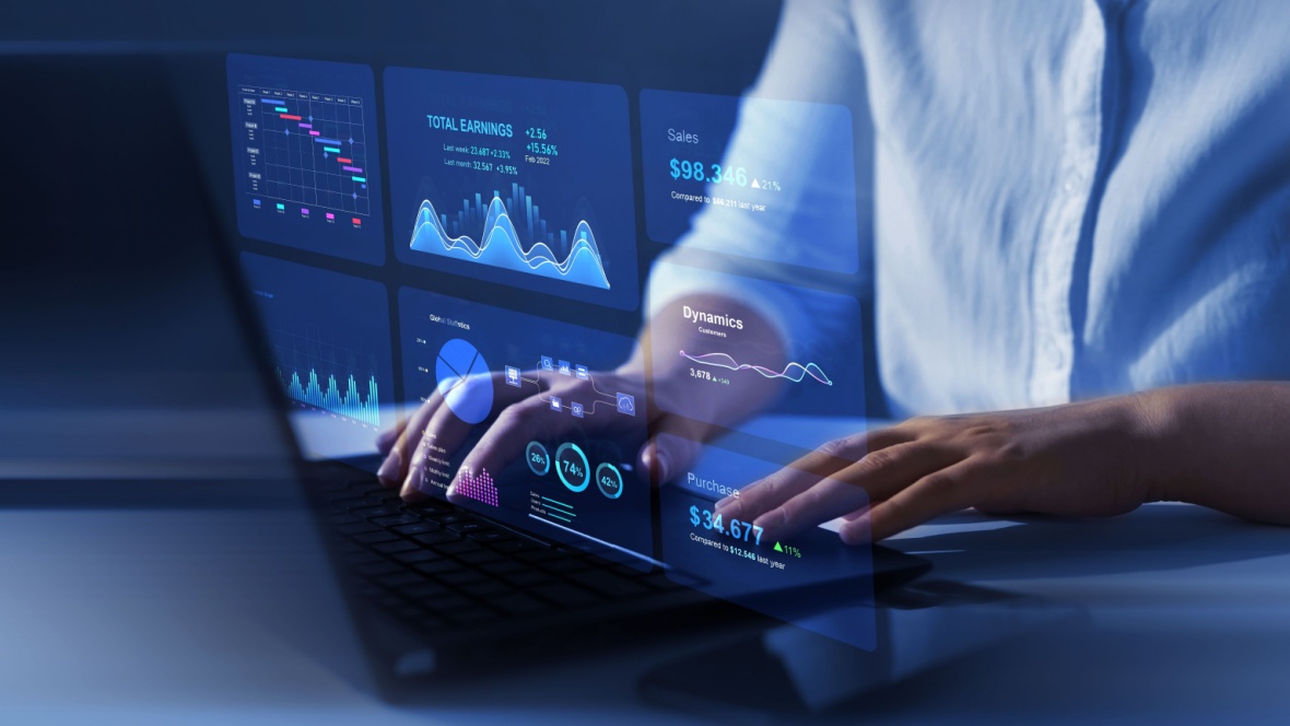 Advisor using KPI Dashboard on virtual screen.