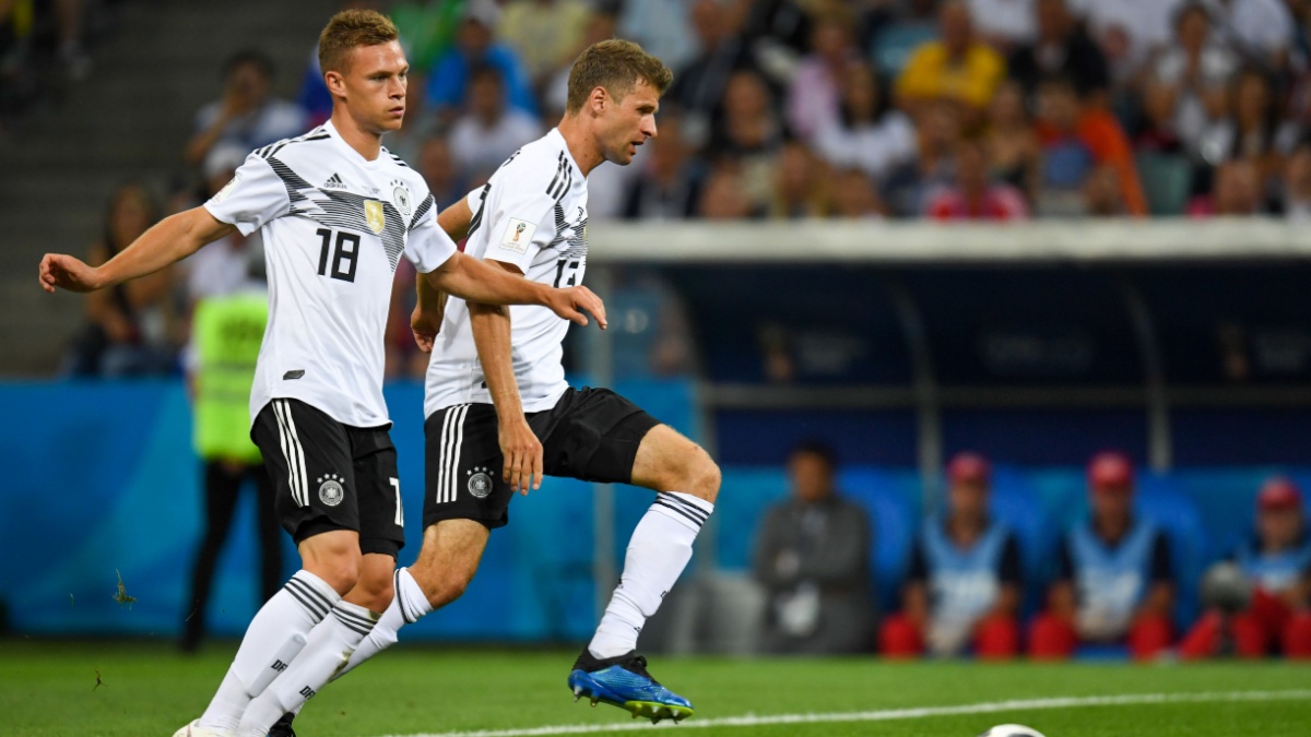 Joshua Kimmich (L), Thomas Muller (R) of Germany during the Russia 2018 World Cup Group F football match between Germany and Sweden.