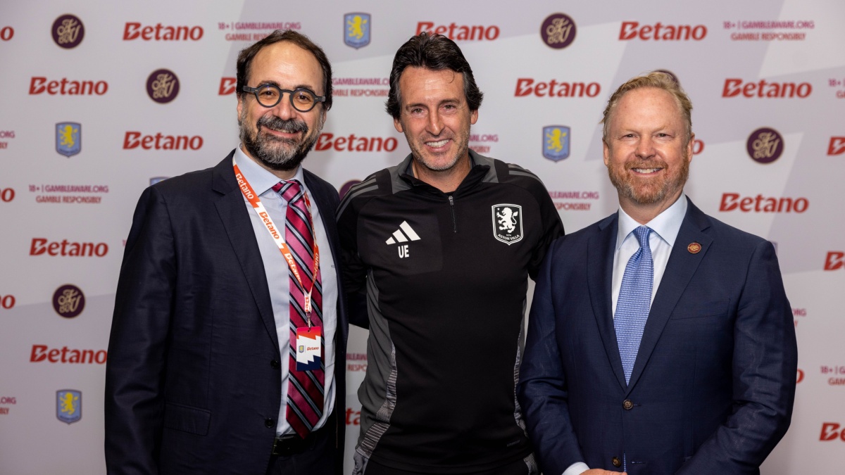 Julio Iglesias Hernando, CCO of Kaizen Gaming, Unai Emery, Manager of Aston Villa and Chris Heck, President of Business Operations at Aston Villa.