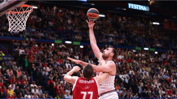 Euroleague-Basketball Nikola Milutinov (Olympiacos) 2 points in the paint in the 3rd quarter during basketball game EA7 Emporio Armani Milan vs Olympiacos Piraeus, EuroLeague 2023-24 round 3.