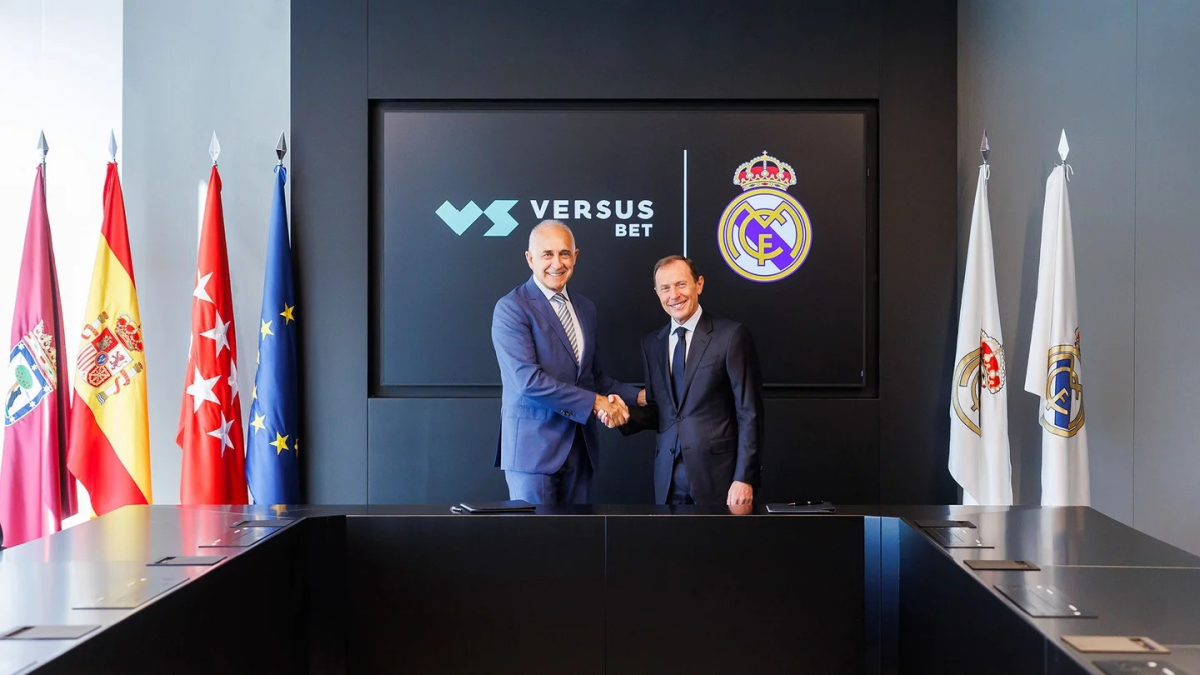 Emilio Butragueño, Real Madrid's Director of Institutional Relations, and Javier López Cerrón, CEO of Grupo Orenes.