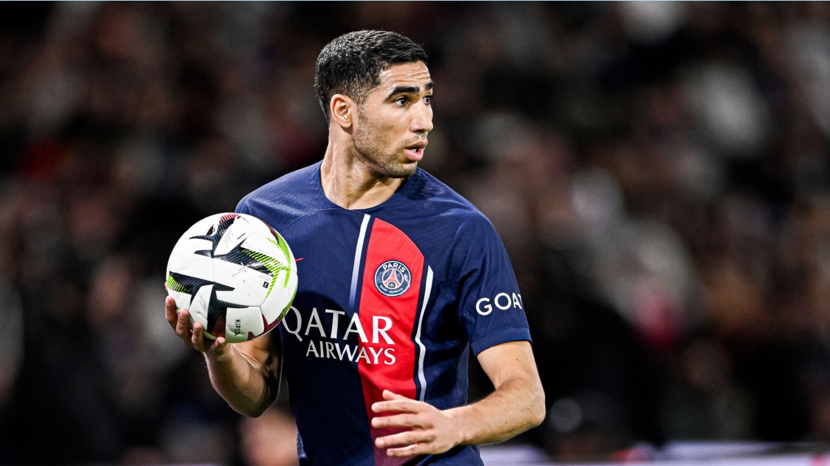 Achraf Hakimi runs with the ball during a Paris Saint-Germain... News