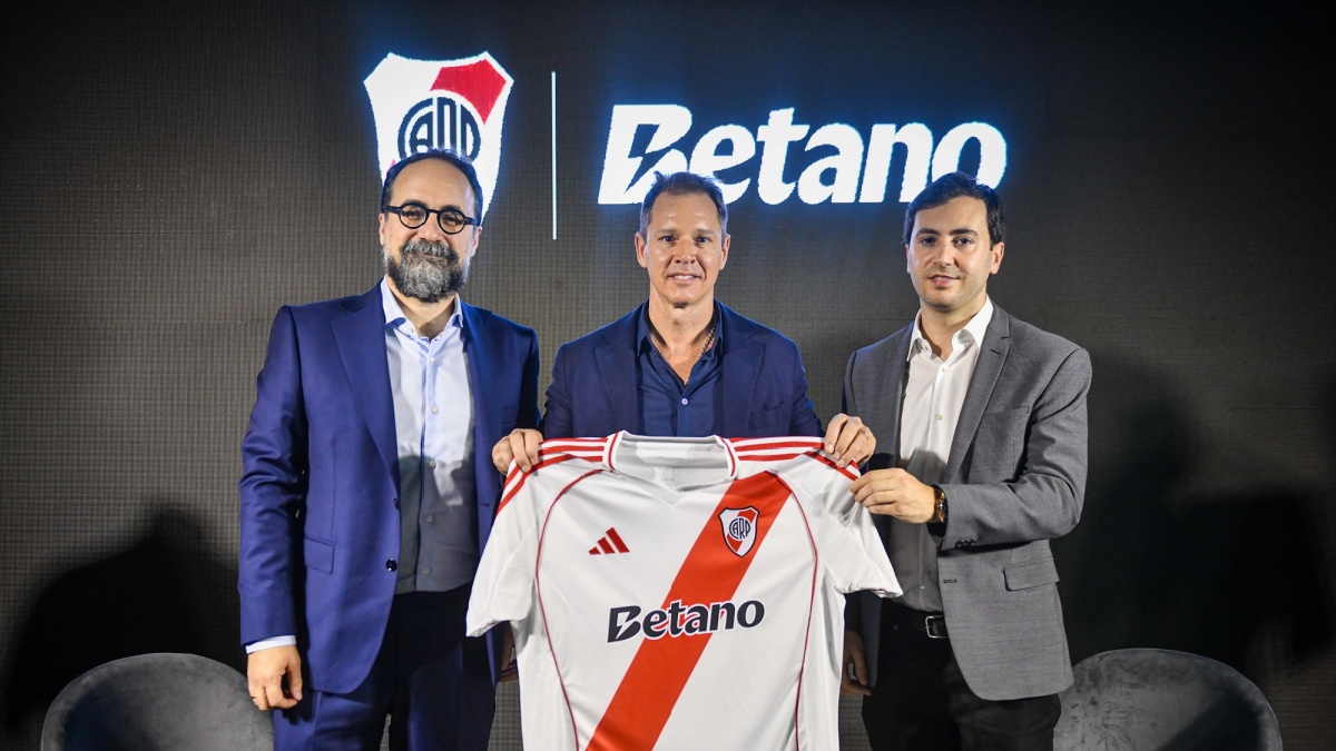 River Plate and Betano unveiling new kit.