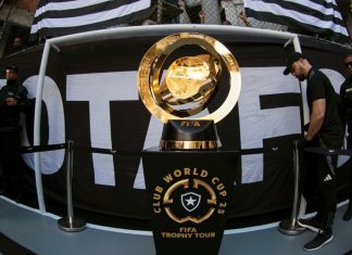 Europe shrugs as South America embraces FIFA Club World Cup Rio de Janeiro, Rio de Janeiro, Brasil - May 02, 2025. FIFA Club World Cup Tour - In the Travessa Bastos community with Botafogo players.