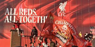 Sami Hyypiä shares Liverpool leadership lessons at Money20/20 Liverpool FC fans celebrate winning the Premier League title