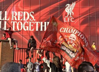Sami Hyypiä shares Liverpool leadership lessons at Money20/20 Liverpool FC fans celebrate winning the Premier League title