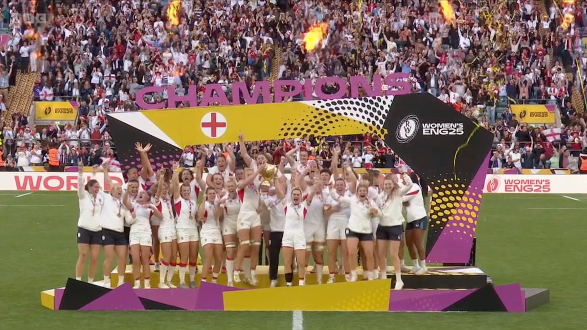 England women lifting rugby world cup trophy