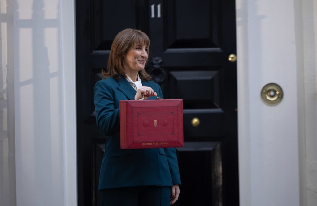26/11/2025. London. The Chancellor of the Exchequer Rachel Reeves, together with her ministerial HM Treasury team, poses outside 11 Downing Street with the red Budget Box before heading to parliament to deliver her Budget speech. Picture by Simon Walker / HM Treasury