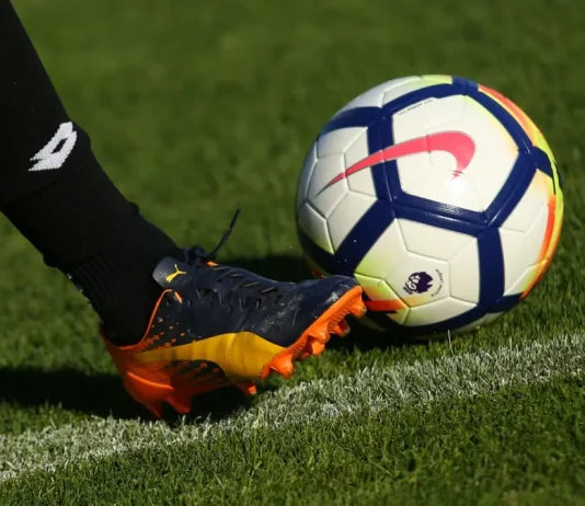 Viaplay agrees €142m sale of Dutch business to DPG Media Nike Ordem 5 ball. Football player in Puma boots shoots the Official Premier League Ball. Viaplay