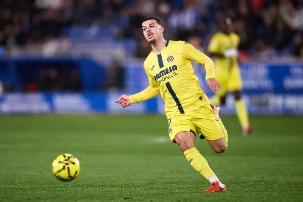 Georges Mikautadze of Villarreal CF with the ball during the LaLiga EA Sports match between Deportivo Alaves and Villarreal CF at Estadio Mendizorrotza on March 13, 2026 in Vitoria, Spain.
